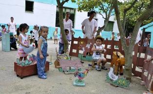 Círculo infantil Goticas de miel, de Senado