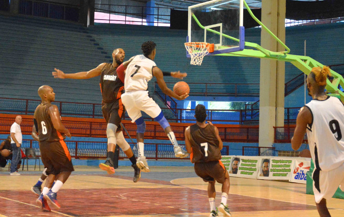 Tigres camagüeyanos barren a Matanzas en Liga Superior de Baloncesto