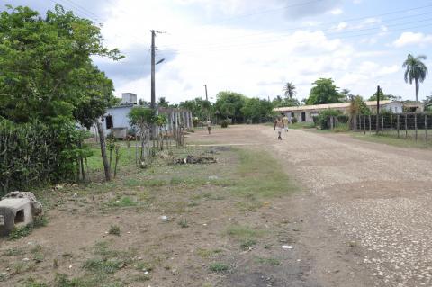 Por este paraje, al que llegó la electricidad, gracias a la Revolución, estuvo Fidel, incluso, moradores del lugar afirman que jugó pelota en un terreno no muy lejano.