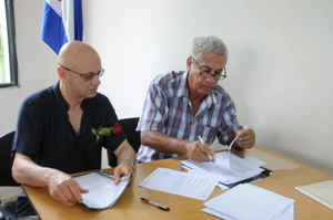 El presidente de la Asociación de Amistad Suiza-Cuba suscribieron carta de intención para ampliar nexos en el desarrollo de los filtros cerámicos.