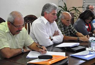 En la Universidad de Camagüey, Díaz-Canel reiteró que para perfeccionar la integración hay que contar con los estudiantes, y elogió la marcha satisfactoria de su arrancada en esa institución y las importantes experiencias que pueden aportar al proceso.