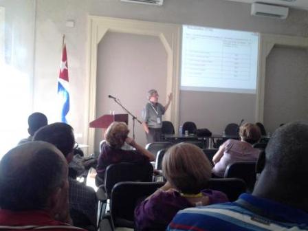 El Máster Aramis ofreció una interesante conferencia sobre potencialidades de Camagüey en energía eólica / Foto: del autor