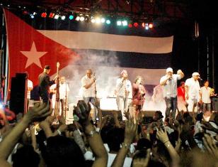 Los artistas cubanos, como los Van Van, viajaron a la nación norteña en calidad de intercambio cultural, dejando de percibir un millón de dólares por concepto de contratación comercial.