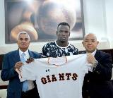 Jardinero avileño firma con los Gigantes de Yomiuri