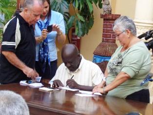 Felipe Sarduy fue uno de los firmantes en la cancelación postal realizada en recordación de la efeméride.