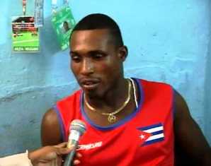 El doble monarca mundial semicompleto Julio César La Cruz afirmó sentirse seguro para el próximo combate