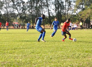 El rey no levanta corona