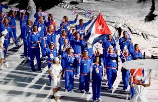 La delegación cubana desfiló con el luchador Mijain López como abanderado