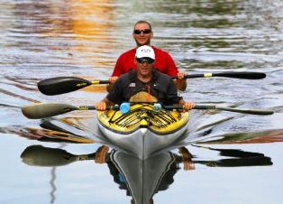 Reporteros de EEUU cruzaron Estrecho de la Florida en kayak