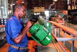 Reanudan producción de componentes para sistemas de riego