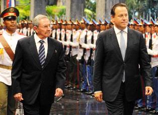 Presidente cubano recibe a su homólogo de Panamá