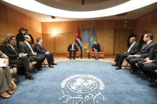 Presidente cubano y directora de la Unesco conversaron