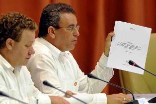 .Intervención de Gustavo Rodríguez Rollledo(D), ministro de la Agricultura, durante la discusión del informe presentado por su ministerio, en el Tercer Periodo Ordinario de Sesiones de la VIII Legislatura, de la Asamblea Nacional del Poder Popular, que se desarrolla en el Palacio de las Convenciones