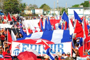 Penetra mar obrero en calles de Santa Cruz del Sur (+Galería)