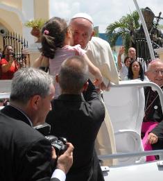 Francisco visitó a San Juan Pablo II en Holguín