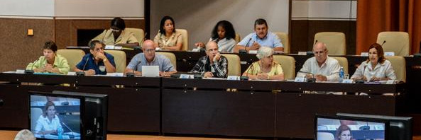 Raúl Castro asiste a sesión ordinaria del Parlamento cubano