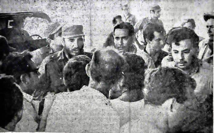 Dialoga con trabajadores y dirigentes del Partido y el gobierno. Foto: Abelardo Cabada Guillén