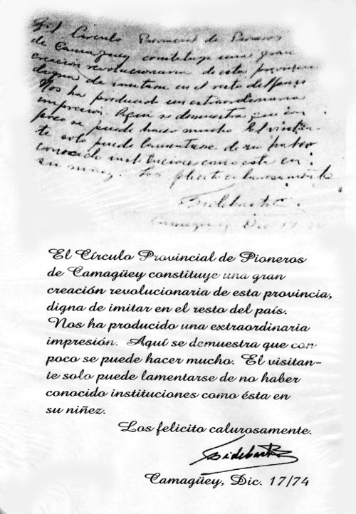 Fidel inscribió en el libro de visitante que el círculo constituyó una gran creación revolucionaria. Fascímil .Fotocopia: Alejandro Bonet Piñón/Adelante
