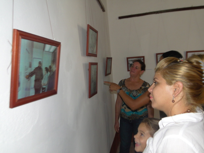 En las distintas fotografías expuestas en la casa natal Ignacio Agramonte Loynaz, se aprecia además el acontecer de los primeros años de la gesta revolucionaria. Foto:Orlando Seguí Aguilar/Adelante 