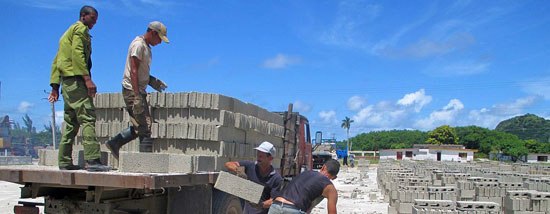 Industrias Locales avanza en la producción de Materiales de la Construcción