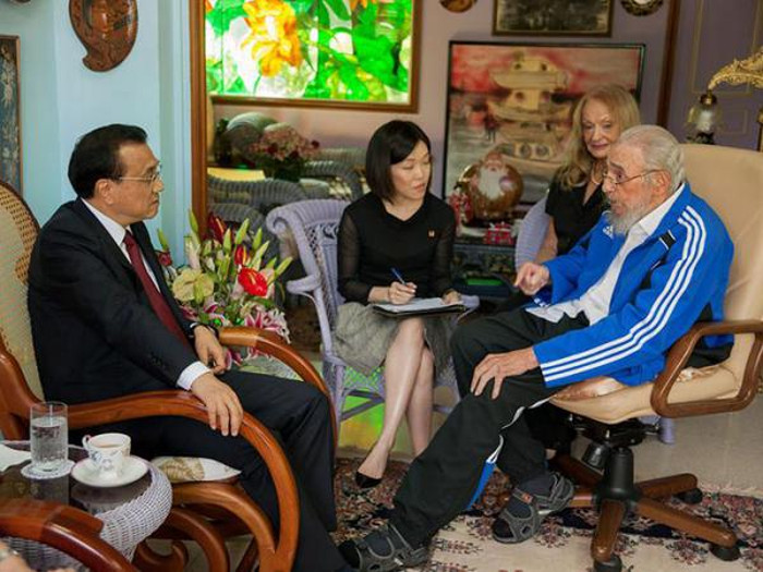 El líder histórico de la Revolución cubana sostuvo un amistoso encuentro con Li Keqiang, miembro del Comité Permanente del Buró Político del Partido Comunista de China y Primer Ministro de la República Popular China, en La Habana, Cuba, Foto: Alex Castro (ACN) Fraternal encuentro entre Primer Ministro de China y Fidel