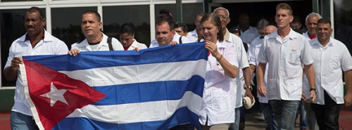 Abandera Ministro de Salud brigada médica cubana hacia Haití