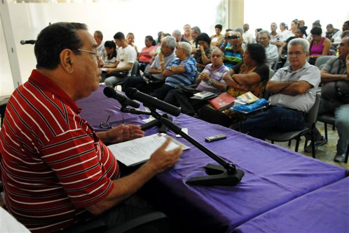 Manuel Chaos Piedra ofrece sus vivencias. Foto: Otilio Rivero Delgado