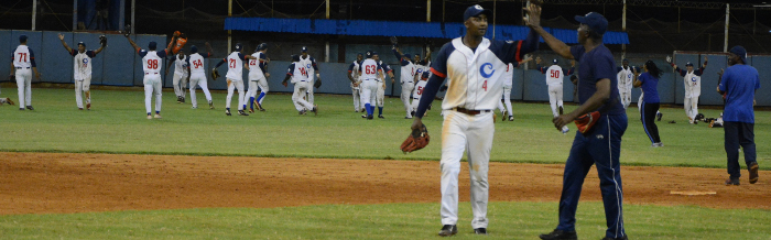 Toros vencen y cierran la zona baja de la tabla