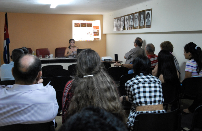 La joven periodista Gisell Vichot Castillo, integrante del equipo de la revista digital Cubahora.