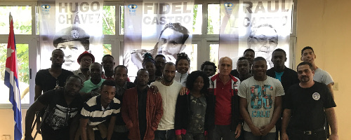 Estudiantes extranjeros lloran y luchan por Fidel