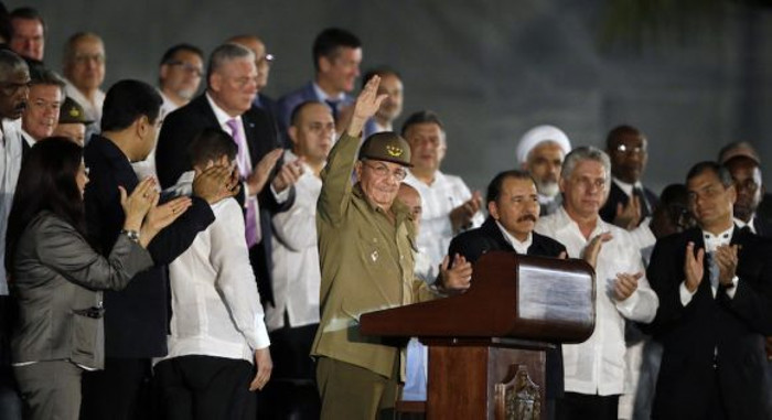 Foto: Tomada de cubadebate.cu Asiste Raúl a acto multitudinario en tributo a Fidel