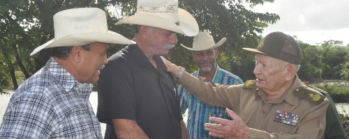 Guillermo García Frías recorre polos productivos en Camagüey
