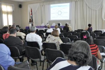 Revista Retos de la dirección entra en su X aniversario
