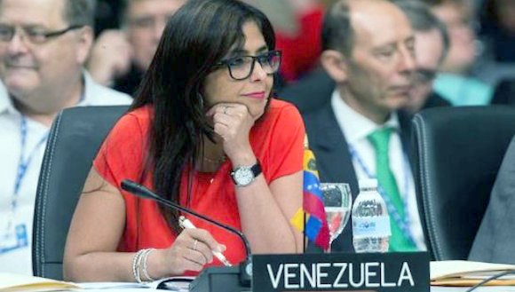 “Estamos muy complacidos porque hemos tenido el apoyo mayoritario de los países que han compartido con Venezuela esta preocupación de lo que está ocurriendo en la OEA”, dijo la Canciller Delcy Rodríguez. Comentó que varias delegaciones, entre ellas la de Nicaragua, alertaron sobre la grave crisis institucional que ha provocado Almagro por su falta de comportamiento ético y moral en relación con Venezuela, ataques que están socavando las bases de la OEA.