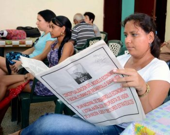 Debaten documentos del Congreso del Partido Comunista en Santa Cruz del Sur 