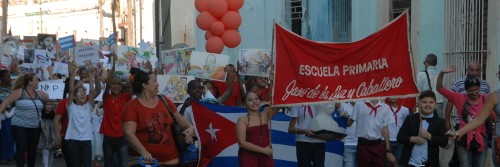 Desfile pioneril martiano llenó de alegría las calles camagüeyanas