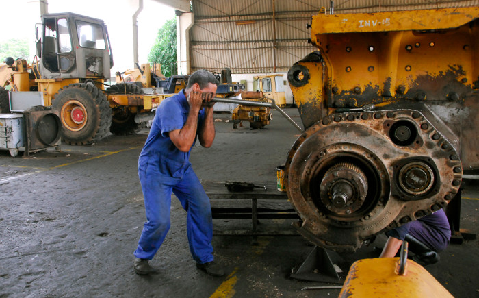 Montaje de nueva planta de rodaje para reparar equipos pesados