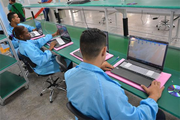 Quality control a priority in the assembly of laptops in Cuba