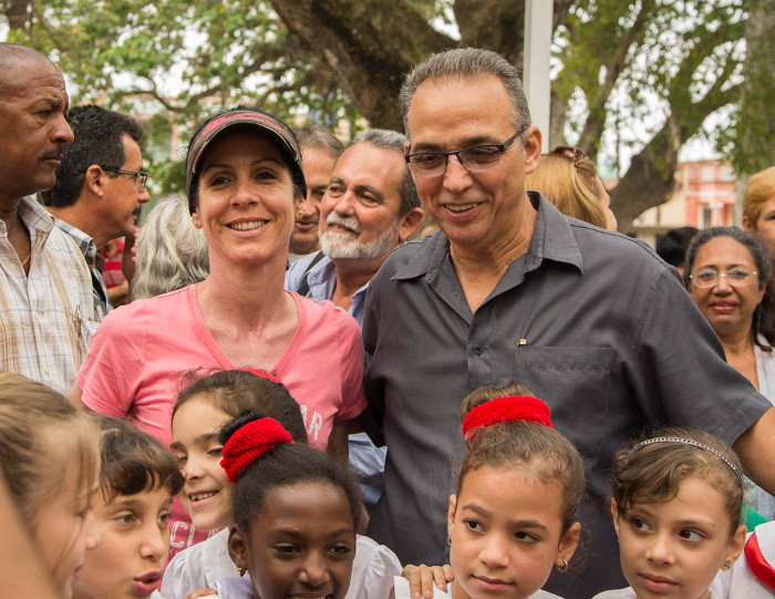 La presencia del Héroe de la República de Cuba Antonio Guerrero animó a los pequeños en la Feria del Libro
