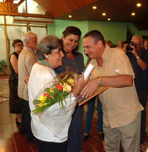 La Asamblea Provincial del Poder Popular distinguió como Hija Ilustre a Mildred de la Torre, Premio Nacional de Historia 2016.Foto: Tomada de pprincipe.cult.cu 