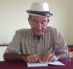 Sergio Morales, presidente de la UNEAC en Camagüey, dijo a los presentes que la lectura del texto Una pedagogía de la comunicación (el comunicador popular) resulta vital para fortalecer la comunicación.  Foto: Malena Alvarez Julín