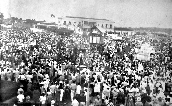 En los predios del parque Finlay, cerca de la terminal del ferrocarril se efectuó aquella inolvidable concentración.Foto: Archivo Fidel el 12 de abril de 1959 en Camagüey