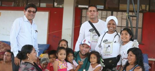 Continúan la atención médica a damnificados en Perú