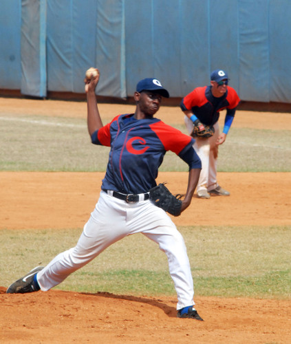 Yosimar Cousin es uno de los mejores “frutos” de la cantera camagüeyana de béisbol. Talentos propios en lugar de “importados” ha sido la fórmula local.Foto: Otilio Rivero Delgado/ Adelante