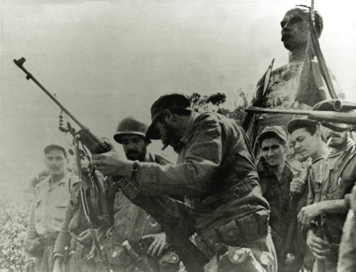 Fidel y un grupo de rebeldes en la cima del pico Turquino, Sierra Maestra.Foto: Tomada de cubadebate.cu Tan firme como el Turquino, Fidel