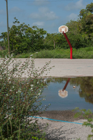 Debido a su lejanía del centro urbano, en el “Micro” cualquier oferta recreativa es bienvenida. Si cambian su imagen, las canchas y el terreno de béisbol pueden ser un excelente opción para quienes busquen divertirse y ganar en salud.