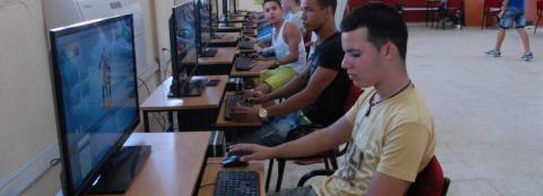 Joven Club: la informatización de la familia cubana