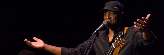 Camagüey cantó y pensó con Tony Ávila