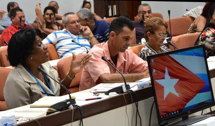 Debaten diputados situación de las producción agrícola