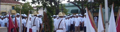 Dovel con la bandera de vanguardia nacional